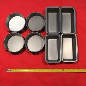 Mini cheesecake and bread baking trays